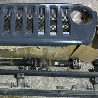 عندي غراض جيب لانكلر للبيع شباك و دوسات و كاردن بأسعار مناسبة الي يريد...