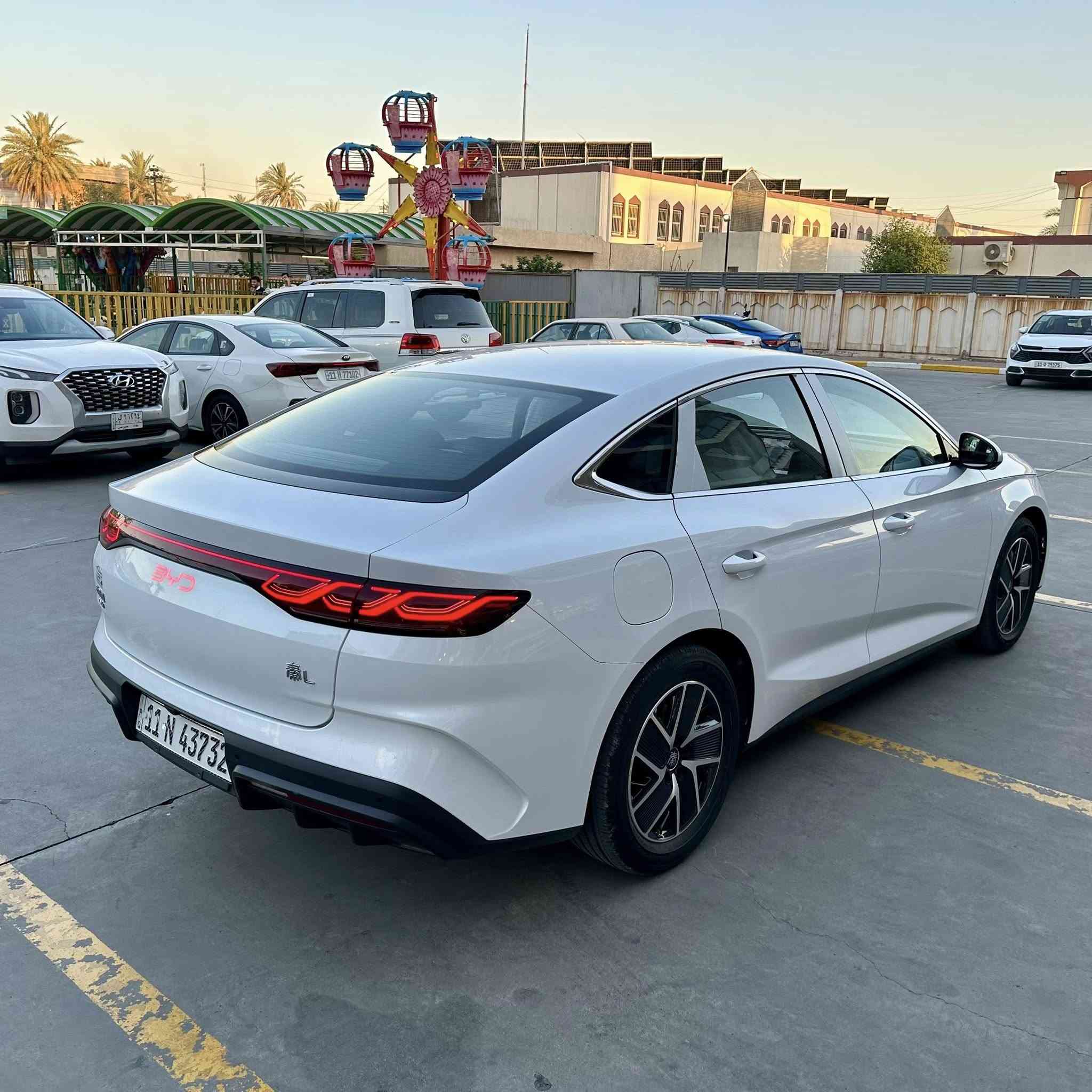 BYD QIN L (وارد صيني)
سنة الصنع :-2024
عداد المسافة الكلي :-17000 كم
مدى البطارية كهرباء :-80 كم/س
المدى الكلى (بانزين +كهرباء):-2100 كم/س
المواصفات:-
1- بصمة ابواب وصندوق وتشغيل
2- داخل جلد زيتوني
3- مقعد السائق تحكم كهربائي
4- كامرات عدد 5
وبقية المواصفات الاساسية المعروفة
السعر :-23700000 د.ع
العنوان :- الكرخ/ حي الخضراء 
للاستفسار :-***********
