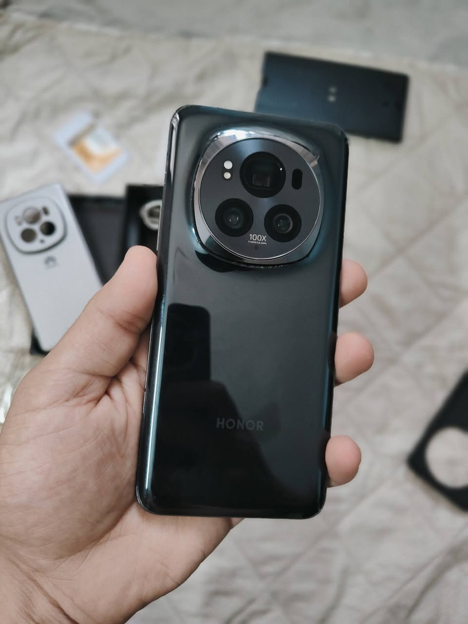 Honor Magic 6 Pro
للبيع او مراوس  شعندك نزلي 
ذاكره 512  رام 12 
معالج Sn 8 gen 3 
مكفول لجهاز من كل خللل 
نظافه 95 ب100
ملحقات كارتونته + كفرات + شاحن 
بس للامانه شاحنته مو الاصليه 
عنواني/ بغداد /مدينة الصدر
توصيل متوفر فقط أعتماد


**إذا كنت صاحب هذا الإعلان وتريد حذفه لأي سبب، رجاءا أرسل رسالة إلى الدعم الفني**