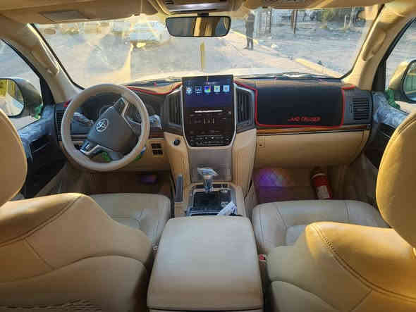 لاندكروز  وكالة – وأيد ادشن موديل 2017 للبيع 
• ماشية: 92 ألف فقط
• محرك: 6 سلندر – مكينة 4000
• 8 ايرباك
• رقم بغداد وباسمي 
• كفالة عامة من صبغ من بارد من شخط
• السيارة نضيفة جداً وجديدة بمعنى الكلمة
بيع مكان السيارة بغداد اي استفسار اتصل على ***********
