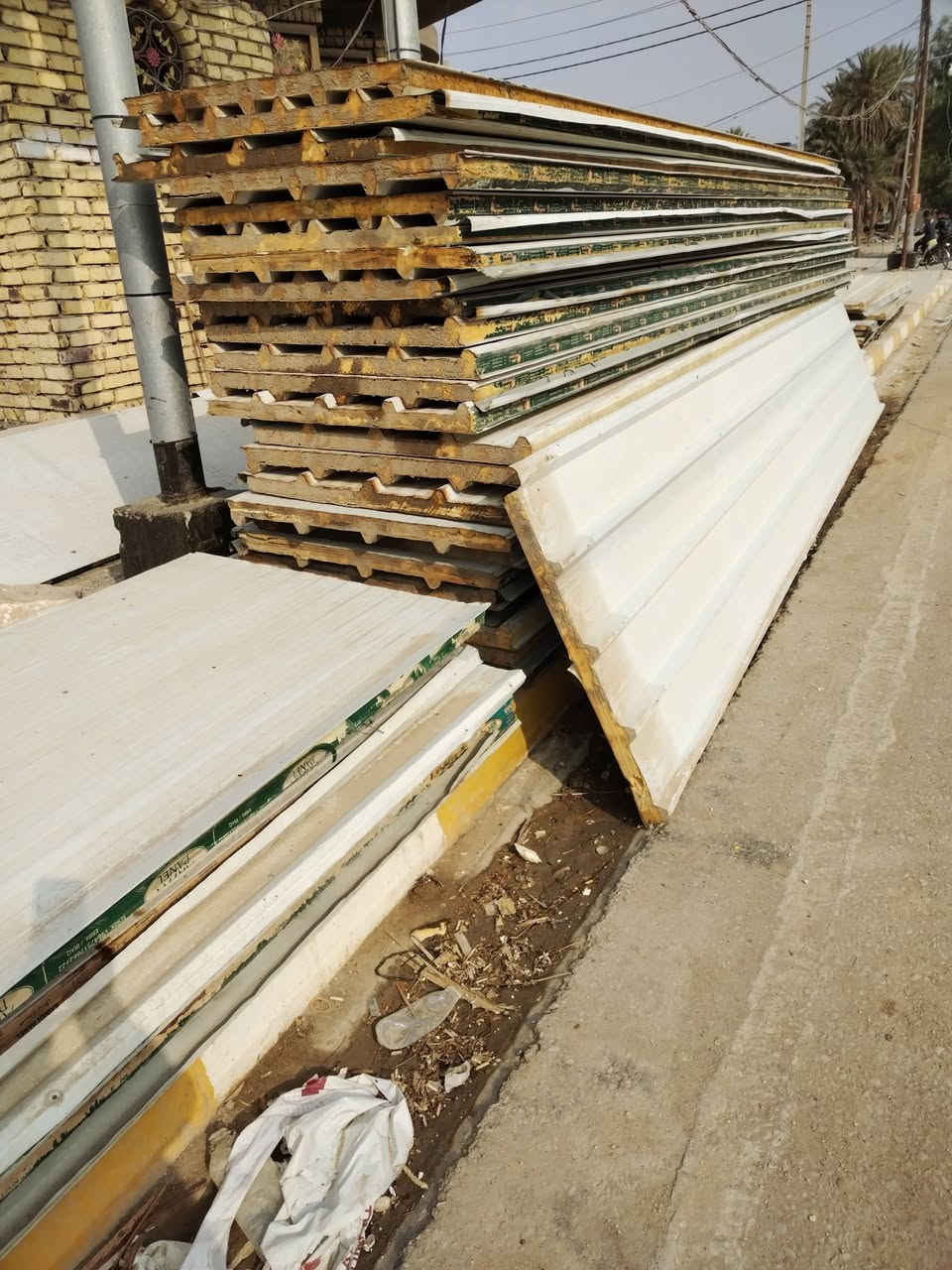 السلام عليكم سندويج مستخدم للبيع الاستفسار على هاذه الرقم ***********  ***********
