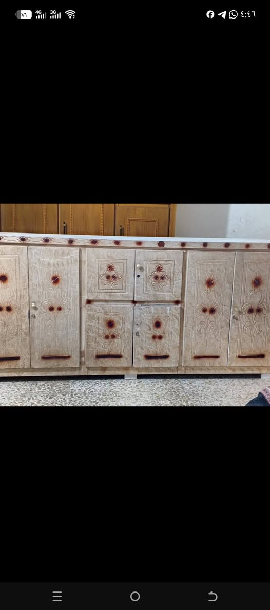 بوفيه نضيفه جداً جداً جداً  سعر 150 ميز تركي 135 رقم راعيه ***********
