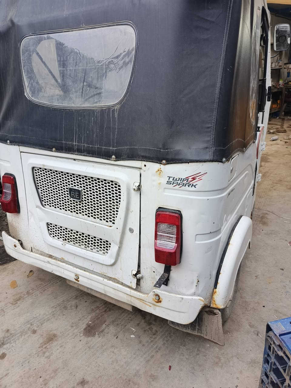 باجاج ٢١ رقم وسنوية بغداد
مكينه مكفولة تكتك حلوة وكاعدة بيها صفحة معمرة وشوي بلغد
مكانها جديدة الشط ورة البوابة مال الحسينية مال راشدية 
***********
