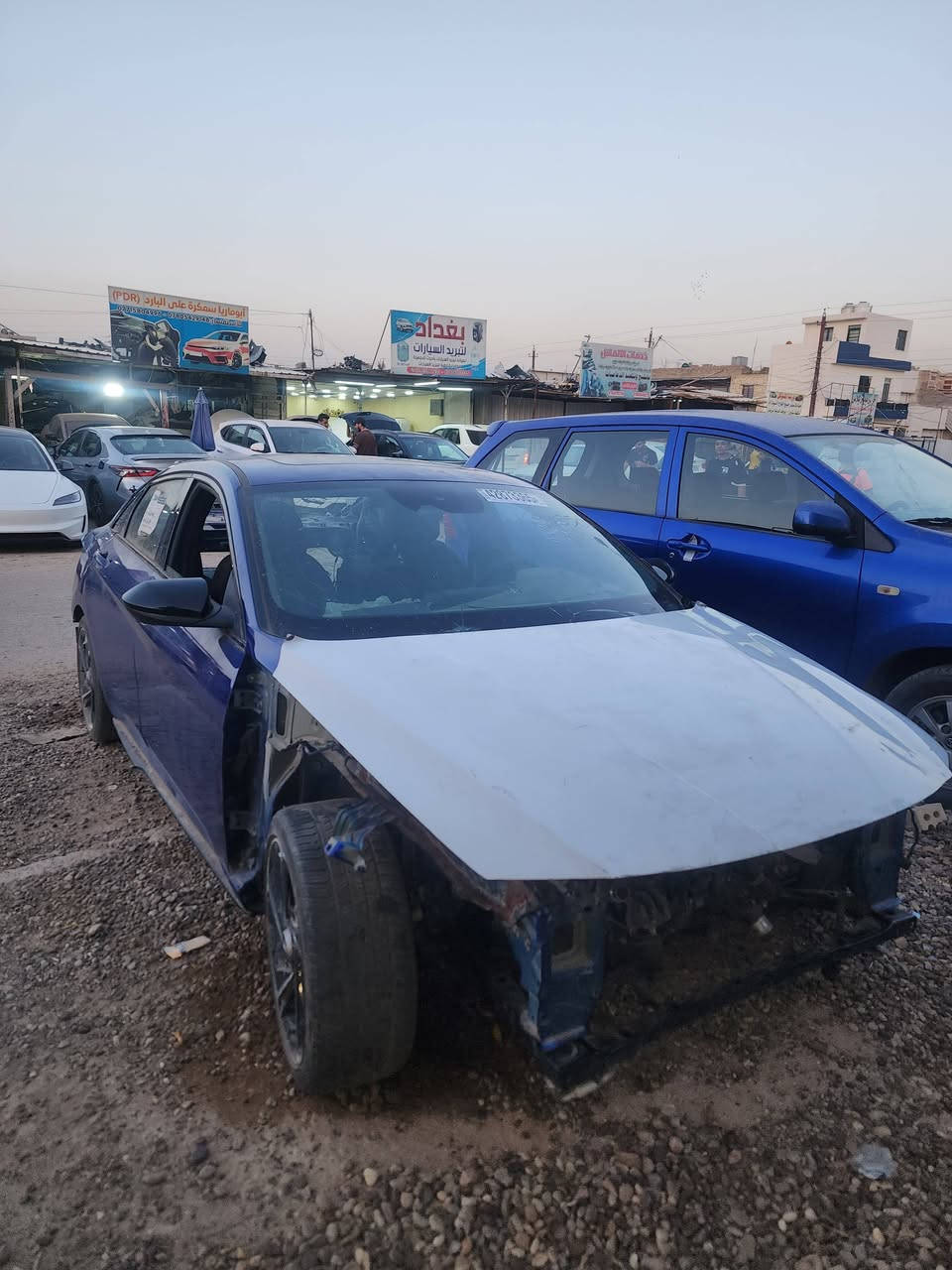السلام عليكم . شباب عندي هاي السيارة هونداي النترا ان لاين للبيع عله هاي الوضعيه احتاجيت ومكدرت اكملهه المهم معروفه هاي السيارة شغالة وتمشي بس مثل مصورها حرة السيارة والله كلفتني شده ابيع بالسعر نفسه وبي مجال مكانهه بغداد العامريه 
*********** اتصل وبيكم خير وادللو بس شباب رحمه الوالديكم بدون متكسرون بحلال العالم وجزاكم الله خيرا
