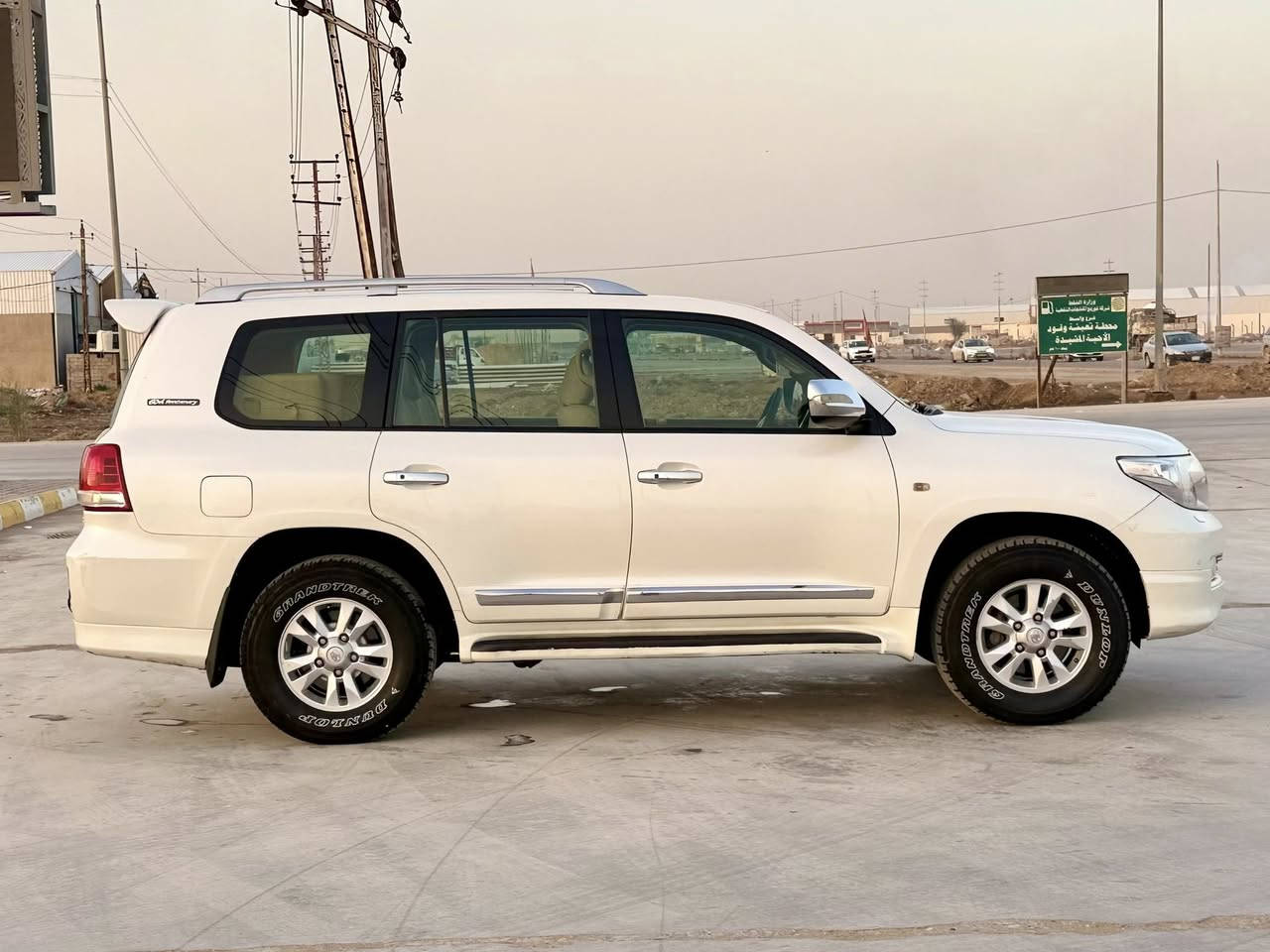 السلام عليكم  لاندكروز

موديل 2011 ستينيه اصل 

محرك 8 سلندر  GXR

رقم بغداد بسمي رقم مميز 

سياره فول موصفات 

موصفات 5 بصمات 

سياره تخم تاير جديد 

سياره كلش جديده 

كراسي جلد 

سياره مكفوله من اي صبغ وتبديل 

لسعر 325 وبيه مجال بصيط 

رقم تليفون ☎️ ***********
