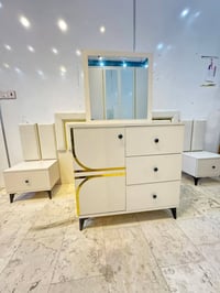 خمس قطع • مستعمله شوي • غرفه اخشاب