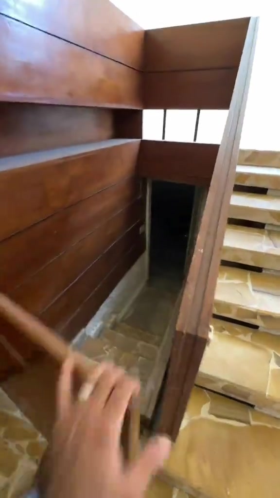 منزل للايجار حي الجامعه 625 م  تفاصيل حلوه شوف الفديو للاخير  اتصل الان ….  *  قسم البيع:  ***********  * قسم الإيجار: *********** *  استقبال العروض: *********** *  الاستشارات العقارية: *********** #حي_الجامعة #حي_الجامعة_بغداد #منزل_للايجار #منزل_تجاري #بوابة_كلكامش_العقارية 

