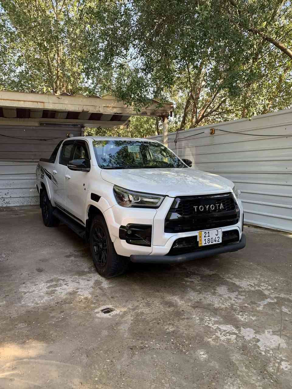 سلام عليكم عندي سياره البيع بيكم هايلوكس جي ار موديل 2023 رقم سلمانيه كير واتماتيك سعودي ام منفاخ سياره جديده وحلوه عنوان بغداد ولشراي يتصل على ***********
