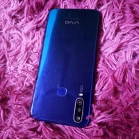 جهاز فيفو ذاكرة ٦٤ جهاز نضيف ملحقات شاحنة فقط مكاني خالص هبهب  0773479...