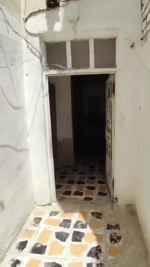 للإيجار بيت في حي ميسان قريب من شارع الجامع (الشريط).
الإيجار الشهري: 325 ألف دينار.
واصل الماء والكهرباء.
موقع مناسب وقريب من الخدمات.
للاستفسار والتواصل: