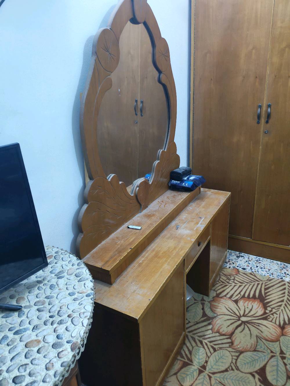 السلام عليكم 
اغراض متنوعة للبيع 
مغسله سعر 50 الاف
ساعات سعر الوحده 10 الاف
غرفه نوم (جربايه ميز تواليت كنتور خمس بيبان زاويه وطابوريه وميز مجرات ثنين) السعر 350 الف
دراجة ياباني السعر 500 قفل
كربلاء
الرقم/***********