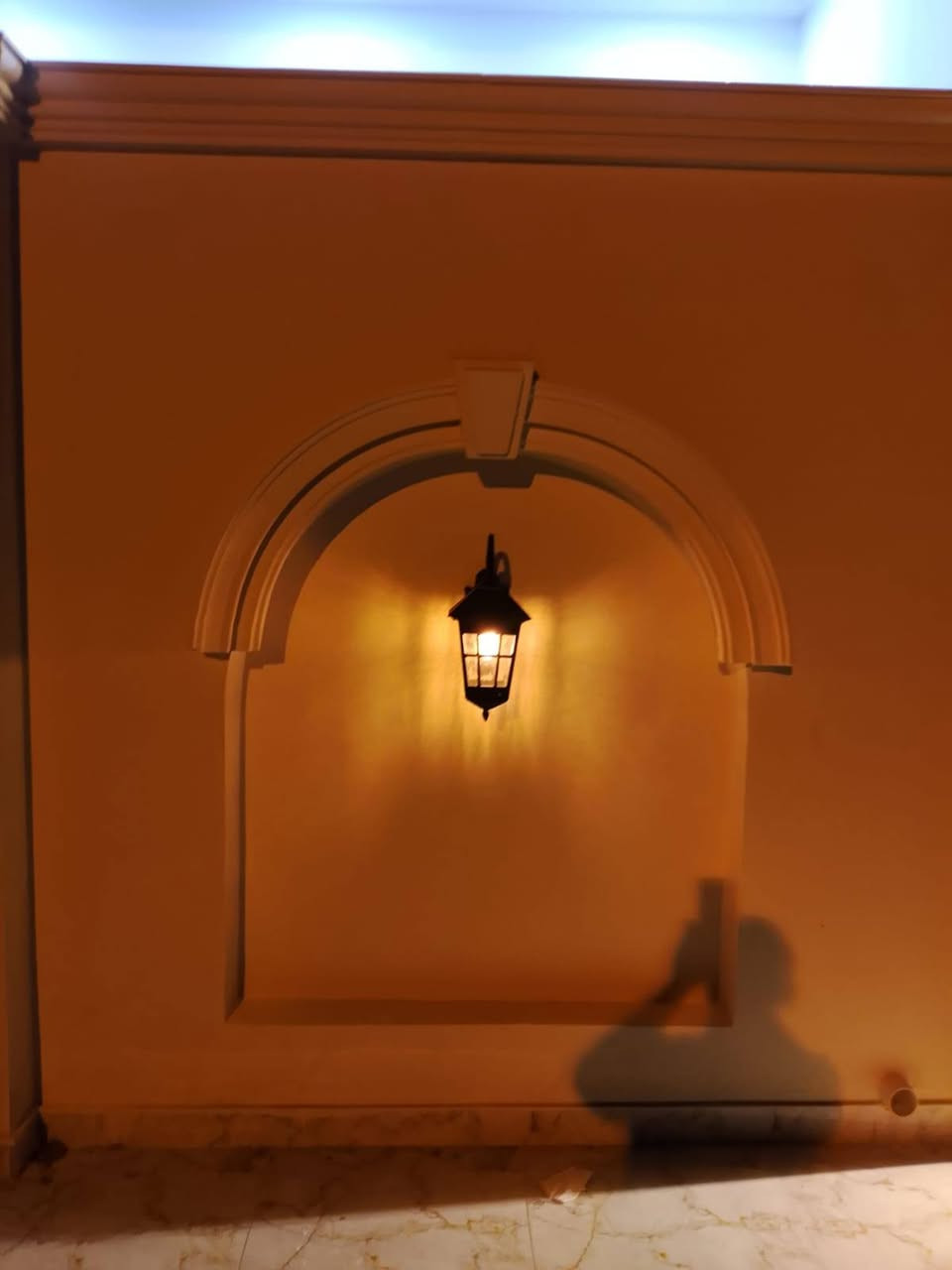 اللهم صل على محمد وآل محمد الطيبين الطاهرين 
مشتمل للبيع زراعي مشمول بالتطويب مرقم من البلديه في حي الخضراء مقابل المعارض المساحه ١٠٠م ٥×٢٠ خدمات كامله عرض الشارع ١٢ متر  يتكون من استقبال ومطبخ وصاله وغرفه نوم وصحيات خارجيه داخليه وبيتونه بكد الصاله الجوه تصير غرفه بناء حديث درجه أولى جاهز للسكن اي استفسار الاتصال ع الأرقام 
***********
***********
