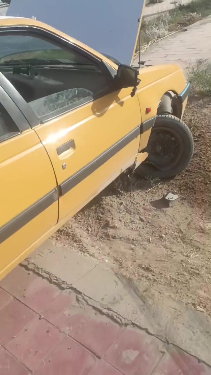 سلام عليكم
بيجو 405 هاي صورها قبل الحادث والحادث بل فديو 
ابيعك هل موجود وراعيها يريد مداور قفل قفل 10 ورقات
عنواني نجف كوفه ***********
