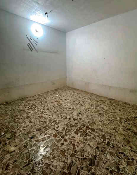 للبيع  أو للإيجار بيت 100 متر طابو صرف

حي ميسان قطاع 79 الشريط 

خلف الشارع العام 

‏شارع 10 متر تبليط ومجاري كامل

بناء صب كونكريت مسلح 

يتكون من غرفة وصالة ومطبخ واستقبال وصحيات داخلية وخارجية ومكشوفة وطارمة

ملاحظة البيت فارغ غير مسكون
‏‪***********
