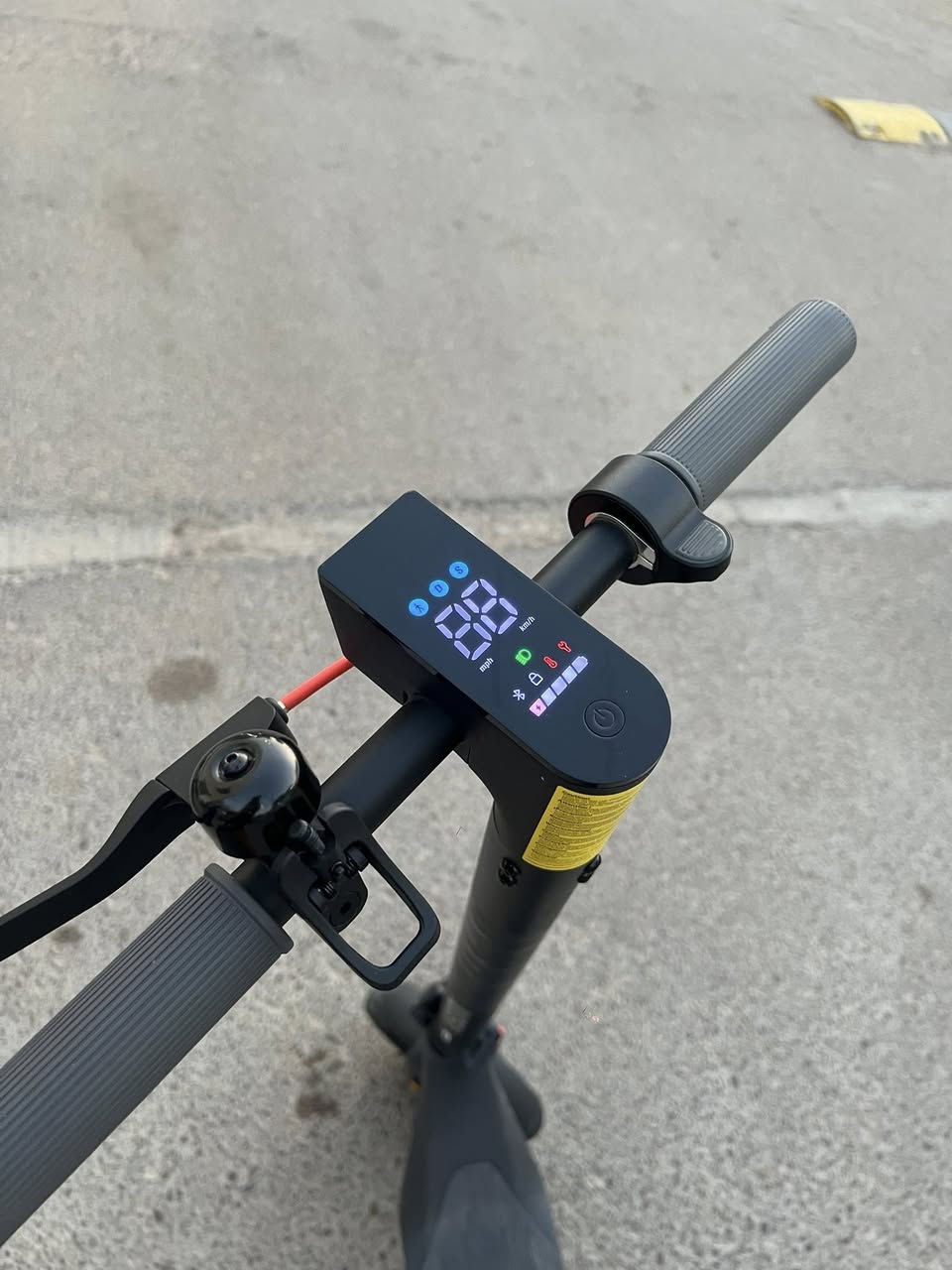 السلام عليكم 🌹
سكوتر كهربائي ⚡️ 

من شركة Xiaomi

موديل Xiaomi Electric Scooter 4 Lite

السرعة 35 كيلومتر بالساعة

استخدام اقل الأسبوع 

نظافة 95‎%‎

مع الشاحنة الخاصة به

يحمل وزن 120-130 كيلوغرام 

للأستفسار : 

***********

***********

