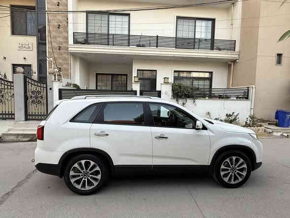 سيارة كيا سورنتو وارد خليجي 2014 
شرط كير محرك محرك اربعه سلندر دوش مرغوب صدر امامي خلفي جاهزها اربعه تايرات جددت سنويه وهزه جديده تحويل مباشر موصفات معروفه سياره مكفوله كفاله عامه مكاني صويره سعر 177
***********
