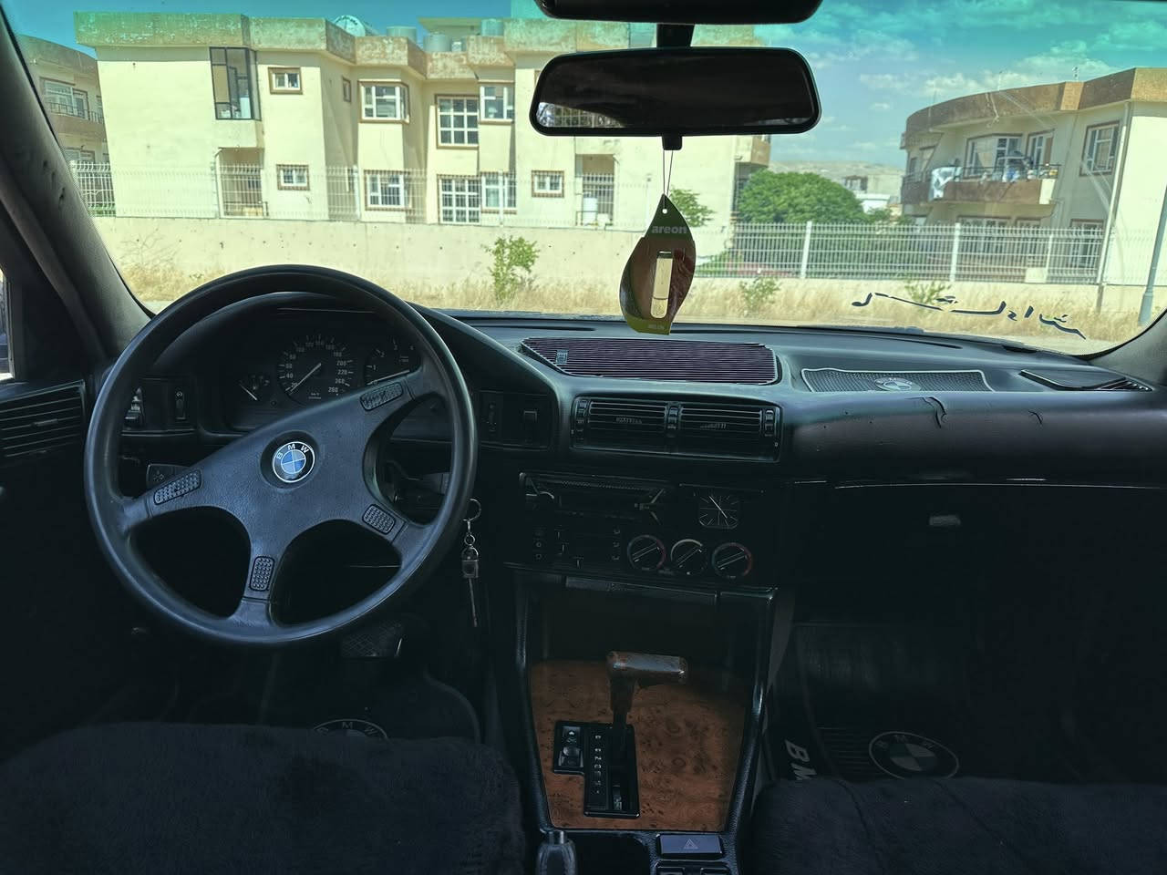 سڵاوی خوا لە هەموو لایەك♥️
ئەم BMW ە نازدارەمان هەیە بۆ فرۆشتن 525 ی دیجیتاڵ 
گێڕ ئۆتۆماتیك ، سەیارەکە ماشەڵای ئەوێت نەک لێدراو قرچ 
شوێن چەکوشی پێوە نیە پێشو پشتی کەپس و بێ قرچی شە  تازە عام کراوە بۆیاغی زۆر جوان کراوە 
1993 یە مۆدێلی 4 جام کارەبا سلاید  4 تایەو ویلی M ی لەسەرە دەعامی پێشو دوای کراوە بە M  گێڕ و مەکینەی بە شەرت و بڕۆ فەحسی خۆتی بکە بێ منەتانە 
ئاڕمی پلاستیک هەولێرە بەشەرتی ئەوەلیات و غەرامە 
سەیارەکە بێ کێشەیە ((لە سلێمانیم ))سعری  ( 42 )گەڵاو معامەلەیە ♥️
***********
--
 Rez bo Admin ♥️
