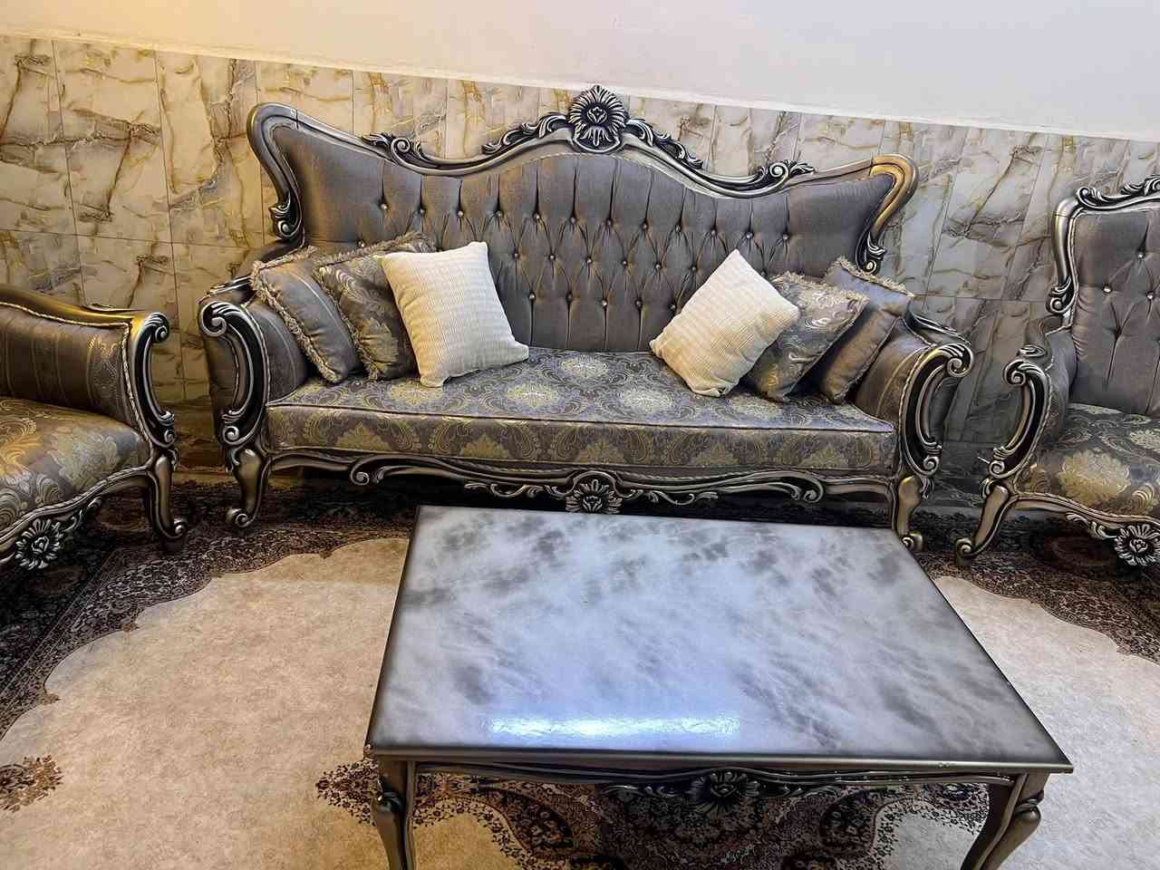 تخم تركي خشب زان عشر مقاعد مع طبله وسطيه نظيف جداً مكانه المنصور ***********@
