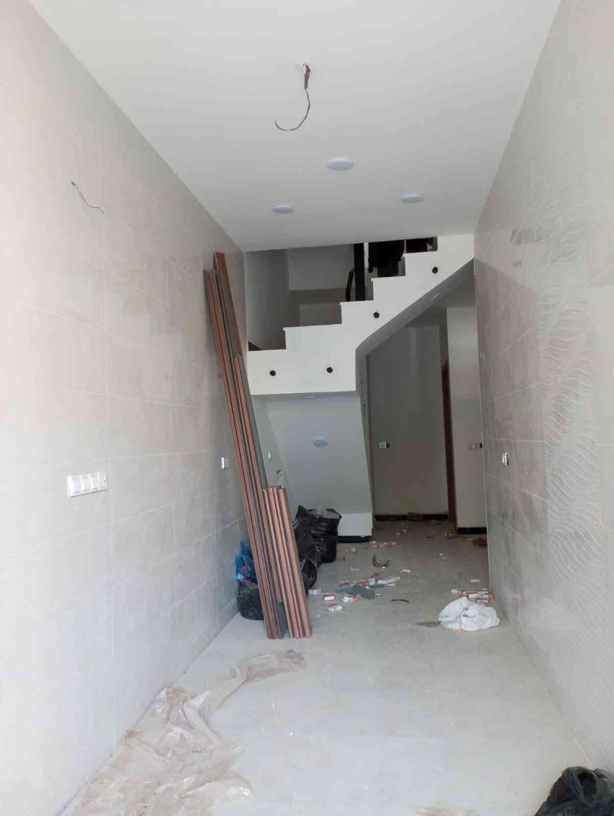 السلام عليكم تعلن شركة الجبوري للعقار والمقاولات العامه عن بيع دار ملك صرف زراعي سند 25 في منطقة الكريعات شارع الواقف بناء حديث درجه اولى كامل الاخدمات بناء حديث تسليم مفتاح 
1 المساحة 137 مترررر
2 الواجه 6 متررر و15 سانتيم 
3 النزال 22 متررر و30 سانتيم 
4 عرض الشارع 8 متررررر 
5 السعر 300 مليون وبي مجال 
يتكون من طابقين وستاره وبيتونه 
الطابق الأول كراج وحديقه وخدمات خارجيه وصاله ومطبخ وحولي منور وغرفة نوم وخدمات داخليه 
الطابق الثاني 3 غرف نوم وهول وخدمات
عنوان الشركة الكريعات الكويتي شارع حسينية ابي تراب قرب فلكة القرغولي استفسار اتصال على الارقام التاليه 
*********** أبو صكر الجبوري 
***********
