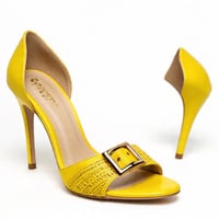 مطلوب حذاء • هيج لون