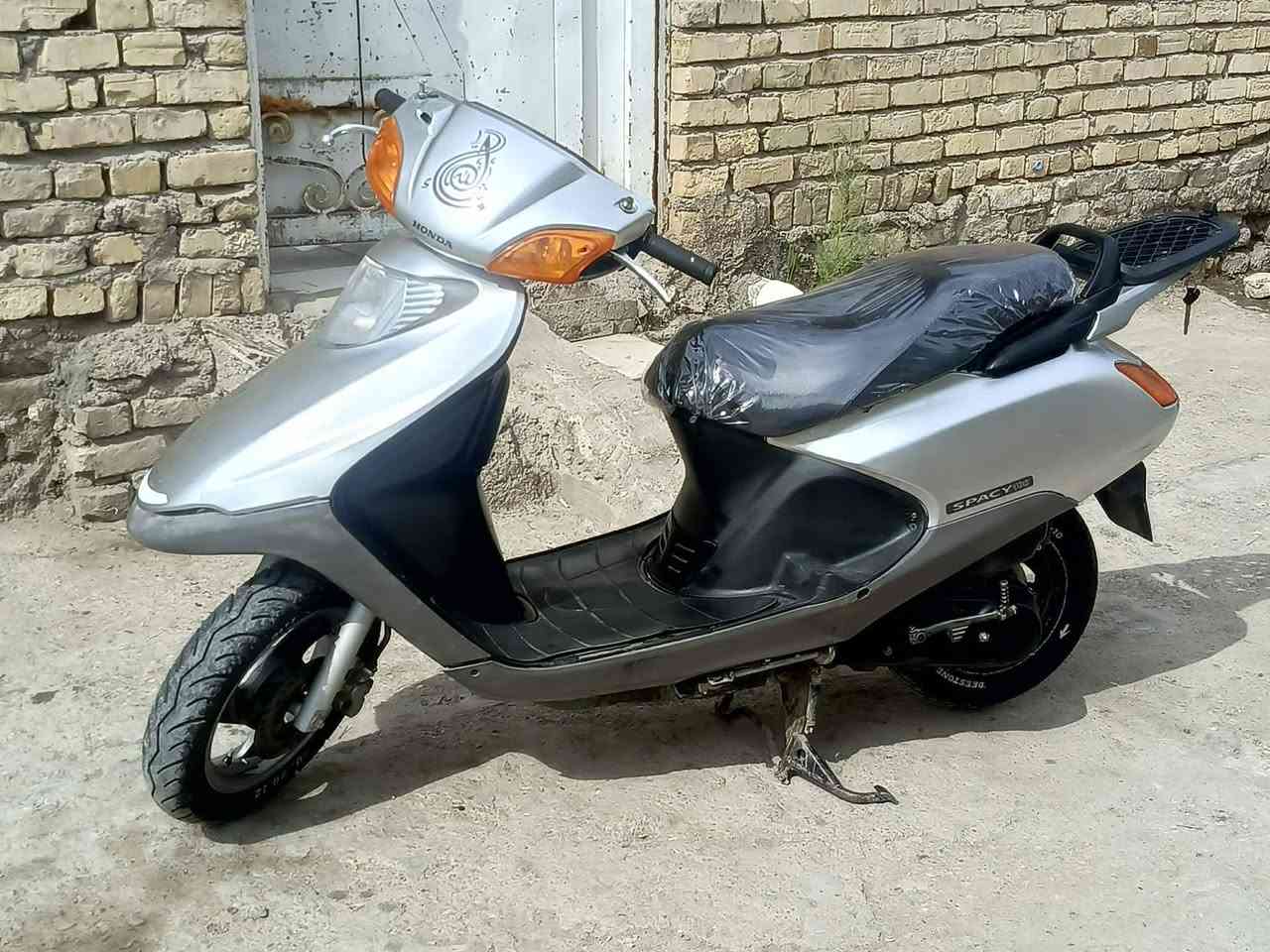 سلام عليكم شباب عندي دراجه اللبيع سبيسي دراجه مفتوحه كفارات ياباني اصلي ابو الختم دراجه خير من الله سلف هندر كهربايات كلهة شغاله مابي اي نقص السعر 750 وبيهة مجال الاستفسار رقم ***********
