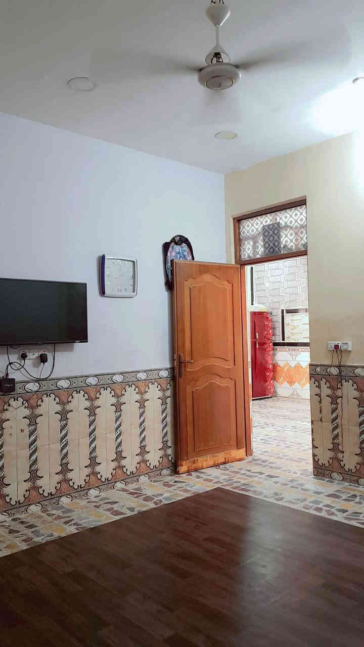 //اللهم صل على محمد وال محمد//   ياالله
بيت للبيع مساحة 200م طابو صرف

بناء حديث  حي الغدير  قرب مدرسه الفرح الابتدائية الصينيه جديده قريب على اربع سايدات بفرعين توصل لشارع عام مؤدي الى مستشفى اللبناني طابق واحد

يتكون من ساحه وحمام وتوليت خارجي استقبال٥×٦ ومطبخ ٥× ٤ حارد وبارد  صاله  منورين لبيت غرفتين ٥×٥ 

وسطح ايزوكام وستاره كما مبين بل صور                                                                                                                                                                                                                                 لبيت كامل شراي   وسعر. للاستفسار الاتصال على الرقم

 ***********
@إشارة
