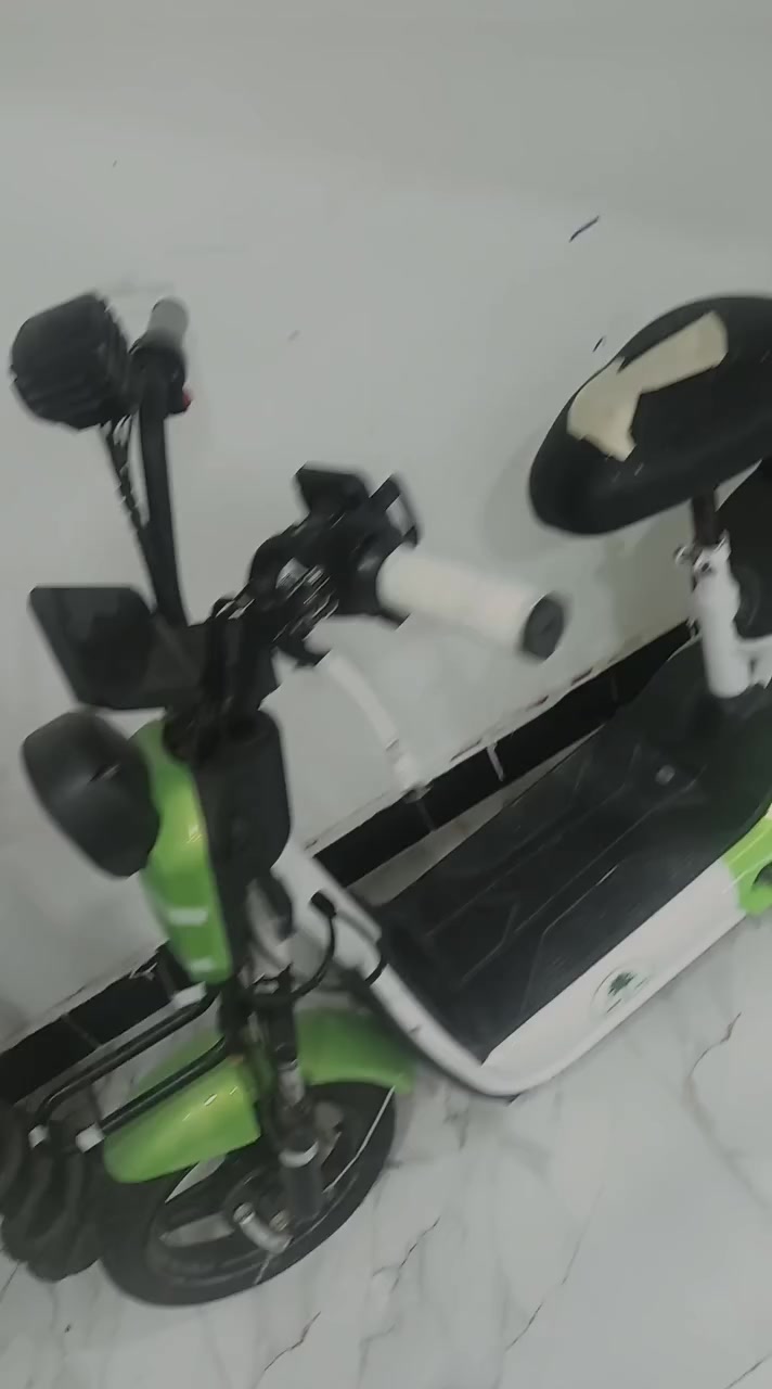 دراجه شحن حجم ١٤ اربع بطاريات السرعه ٦٦ ثلاث نمر بيه عطل بس قاعده الشحن للبيع سعر ٢٠٠ وبيه مجال لشراي لتواصل اتصل على هاذا رقم ***********
