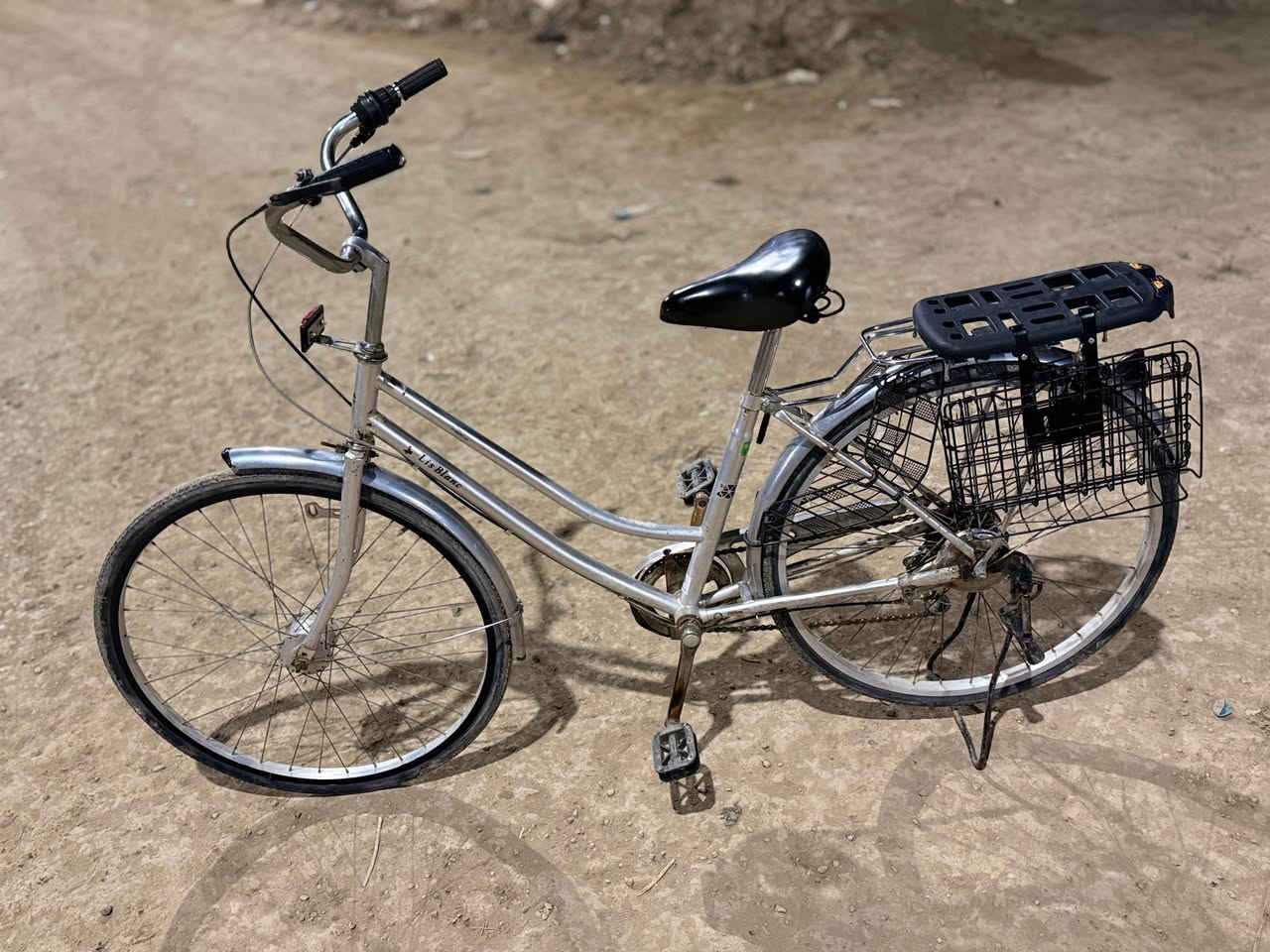 السلام عليكم بايسكل للبيع مستخدم  باسكل احله من بل  صوره ياباني اصل موديل 2016
ويل حساس شغال مكاين تبديل شغال 

سعر 80 هوه وغراضه وبي مجال بسيط 

مكان عفك حي الشرطه


**إذا كنت صاحب هذا الإعلان وتريد حذفه لأي سبب، رجاءا أرسل رسالة إلى الدعم الفني**