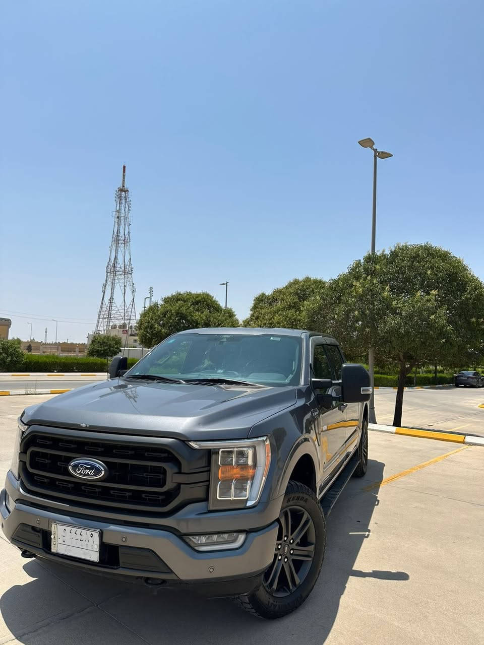 بسم الله على بركة الله 
سيارة فورد F150 كلين لا بارد ولا صبغ ولا شخط  ولا غرق محرك 6 سلندر 3500 توين تيربو هايبرد موديل 21 رقم بغداد 
معلية من شركة فورد السيارة كوستم يعني طلب خاص ومرايات اكبار 
سيرفس كامل يم مهندس صفاء صيانة كاملة مصروف عليها خير من الله 
كاميرات محيطية 360 
قيادة ذاتية رادار 
كير طيارة مع 6 وضعيات قيادة 
شاشة كبيرة بصمة 
جامة الخلفية كهربائية 
وباقي المواصفات معروفة 
السعر 240$ بيع او مراوس التواصل على الرقم 
***********
واتساب
