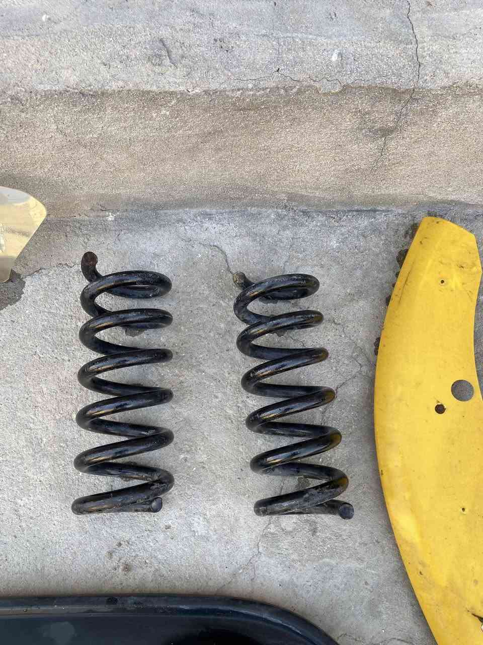 سلام عليكم اغراض جارجر للبيع دفيوزر ابلاد مسح ب 40 

لويات مال ارتي ابلاد خلفي لا كص ولا شي ابلاد ب40 

دبلات هنه والقواعد شرط من امريكا عندي ما مفتوحات والا ملعوب بيهن هنه ولويات وقواعد مالتهن بعدهن بل ليبل سعرهن 100  

وصطيات شرط كارتون بعدهن مال كزوز SRT ب 100 

لايتات واحد كامل جيب وشد والثاني يرادله فقط قبق خلفي وشد اغراضه وتشده ب 75 اثنيهن 

لحايه صفر ب 20 تكمله مال جنح خلفي ب 10 دبات سود 

مال SRT تريهن هنهً والاكزوز تريدهن بدون اكزوز سعره 150
مكاني بصره ***********
