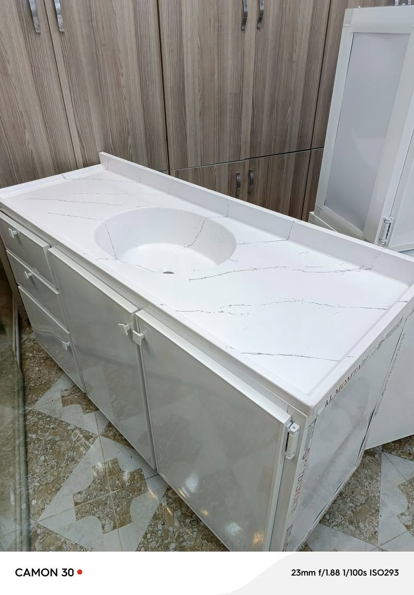 ناونيشان /سليماني كانيسپيكه پيشانگاي مه ليك

سعري /٣٥٠ هه زار 

كه وانته ري /ئه له ملؤم / هه لواسين 

دريژي/٣ مه تره / سنگه كه شي /١٥٠ سانتيمه 

هه ر به ريزي خوازيا ره يه تواني په يوه نديمان پيوه بكات

گه ياندنيشمان هه يه بؤسه ر جه م شاره كان

***********  viber
