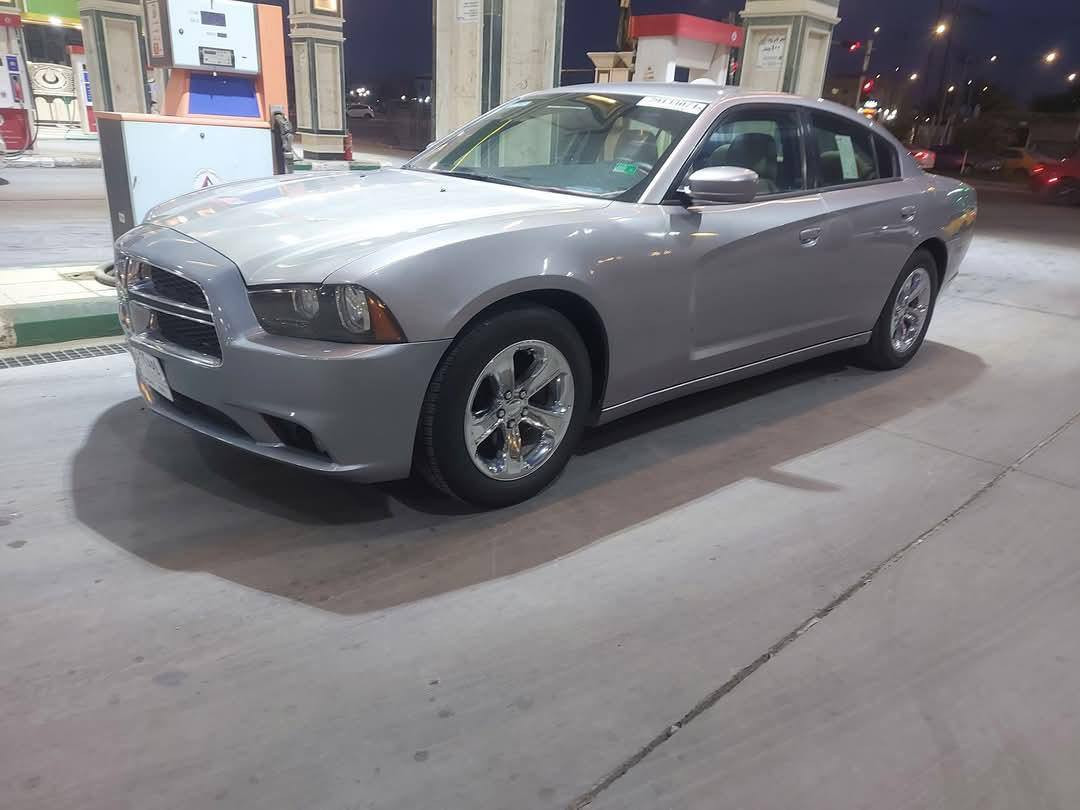 سلام عليكم
جارجر للبيع 
موديل 2013 
رقم بغداد دولي باسمي 
كير طياره 8نمر 
كشنات جلد عسلي 
كير محرك كفاله 
السياره جاهزه 
داخله سرقه جاملغ وبنيد وهنا بالعراق نفس الجاملغ نضرب وتبدل باقي سياره كفاله 
مكان السياره البصره 
*********** اتصال وواتساب 
السعر 158 وبيها مجال
