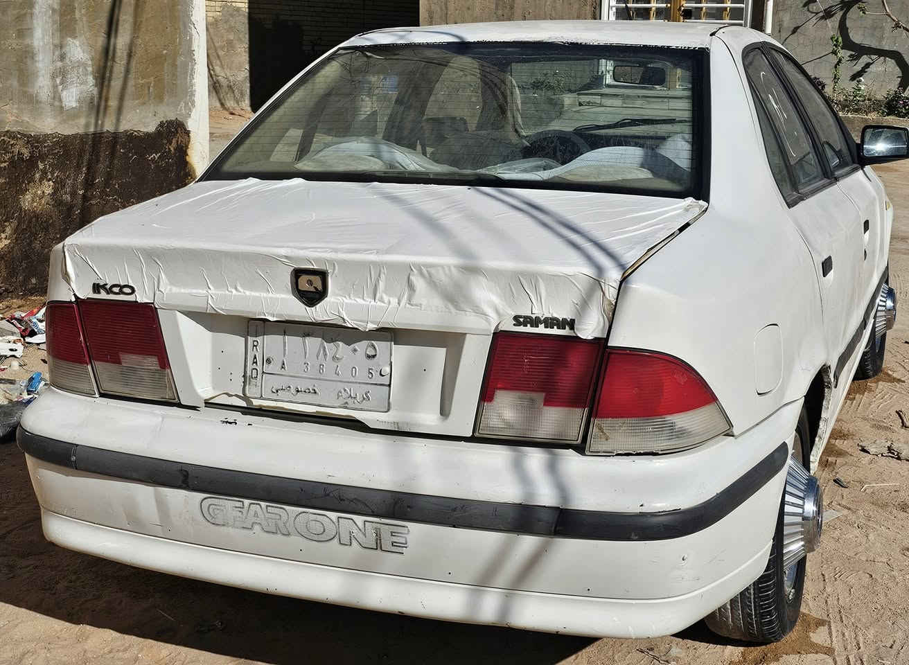 السلام عليكم سمند موديل 11 
سياره جاهزه كهربائيات تخم تاير حداديه 
كير ومحرك خير من الله 
سنويه ل 27  راعيها موجود متواصل وياه 
دواخل حلوه  شوفت عينك مكان السياره النجف الاشرف
السعر 36 وبيها مجال  ***********
