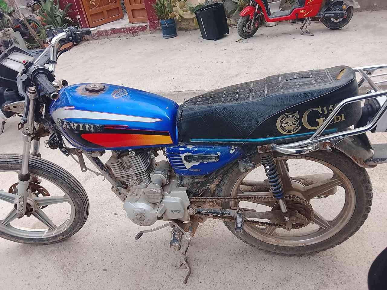 سلام عليكم دراجه لبيع سيفان موديل 20 سلف وكلاب و هورن شغالات اوراق مابي  سعر 275 وبي مجال لشراي بكاني ديالى بعقوبة هويدر الرقمي ***********
