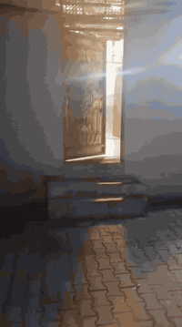 نصف قطعه مساحه 72م مسلح طابقين بناء2020 على فرع عريض استقبال مع ممر وصاله ومطبخ وخدمات الطابق  غرفتين نوم وصاله ودرج مرمر الاتصال على الرقم***********
