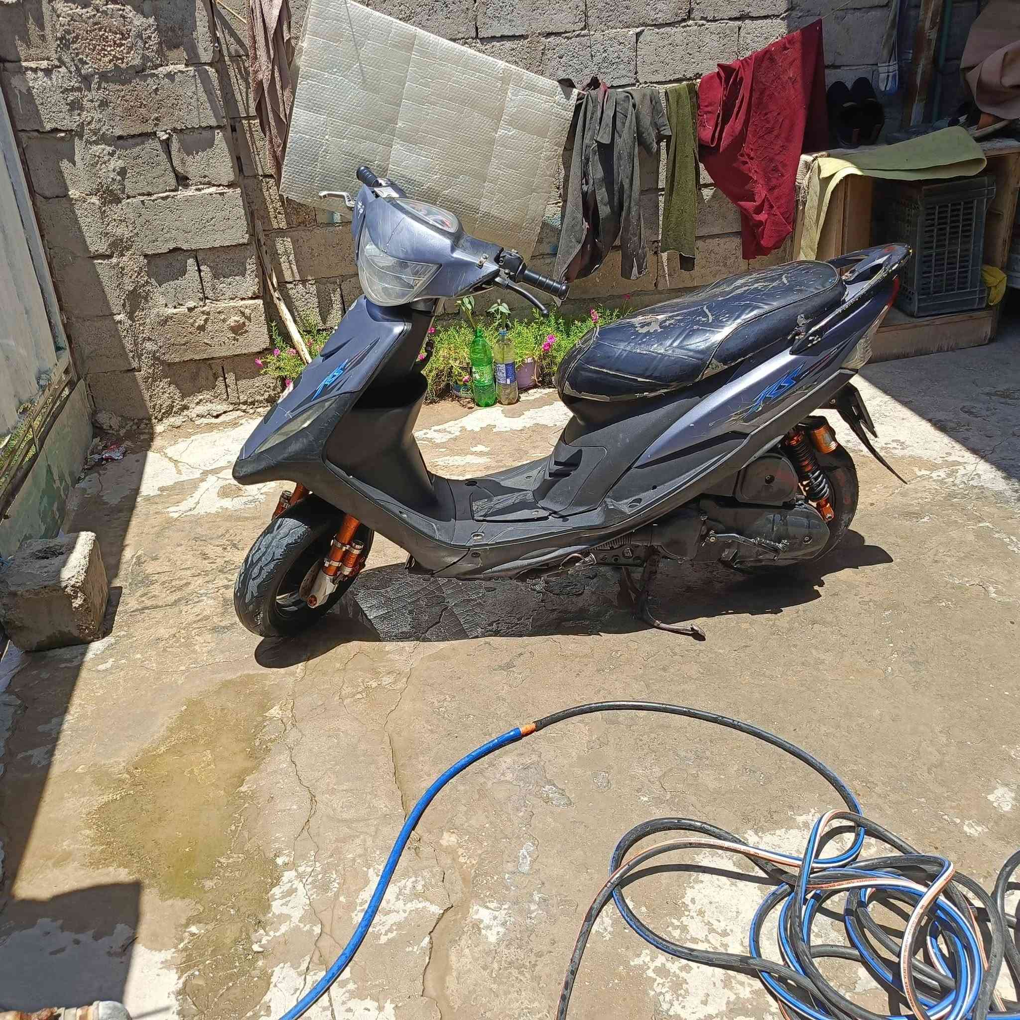 السلام عليكم من رخصت الادمن دراجه ماكس عدله للبيع محرك  مكفول الدراجه بيها عطل ادير بس ما تشتغل ماعرف العطل شنو  كما موضح بالفيديو  تاخذه على وضعيته 350 وبيها مجال مكاني عويريج حي العسكري مقابل مخابز باب الاغا موجود خاص وهذا رقمي بي واتساب ***********
