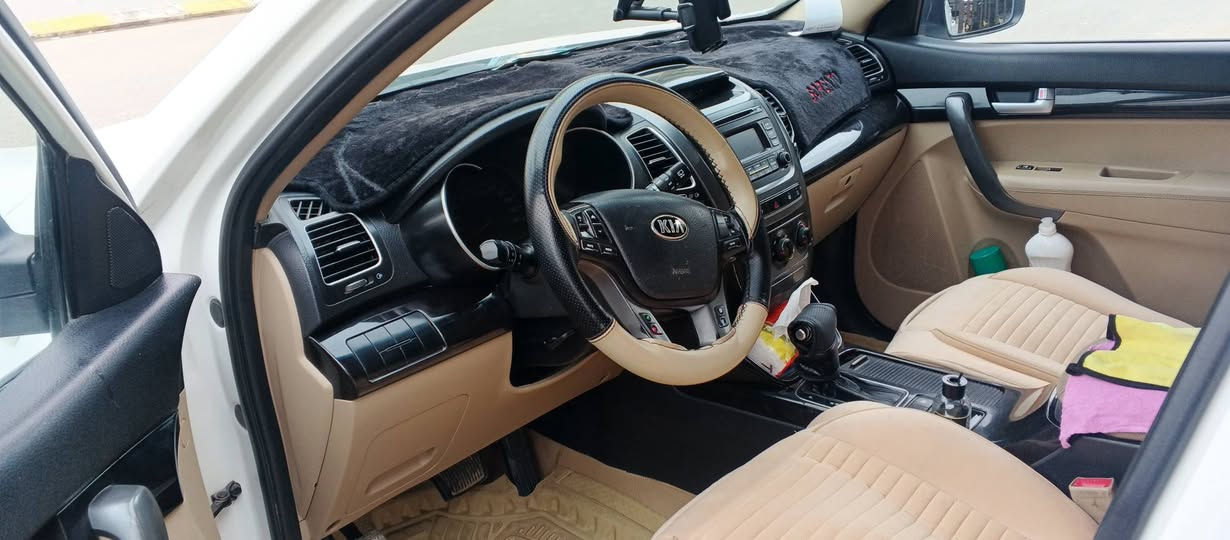 سلام عليكم سورنتو  موديل 2014 مكفوله كفاله عامه محرك 6 سلندر شرط لا تنقيصر وله تبخير 7 راكب 3 قطع تبريد سياره جديده حيل مال جناي مكلف بلنشر ***********
