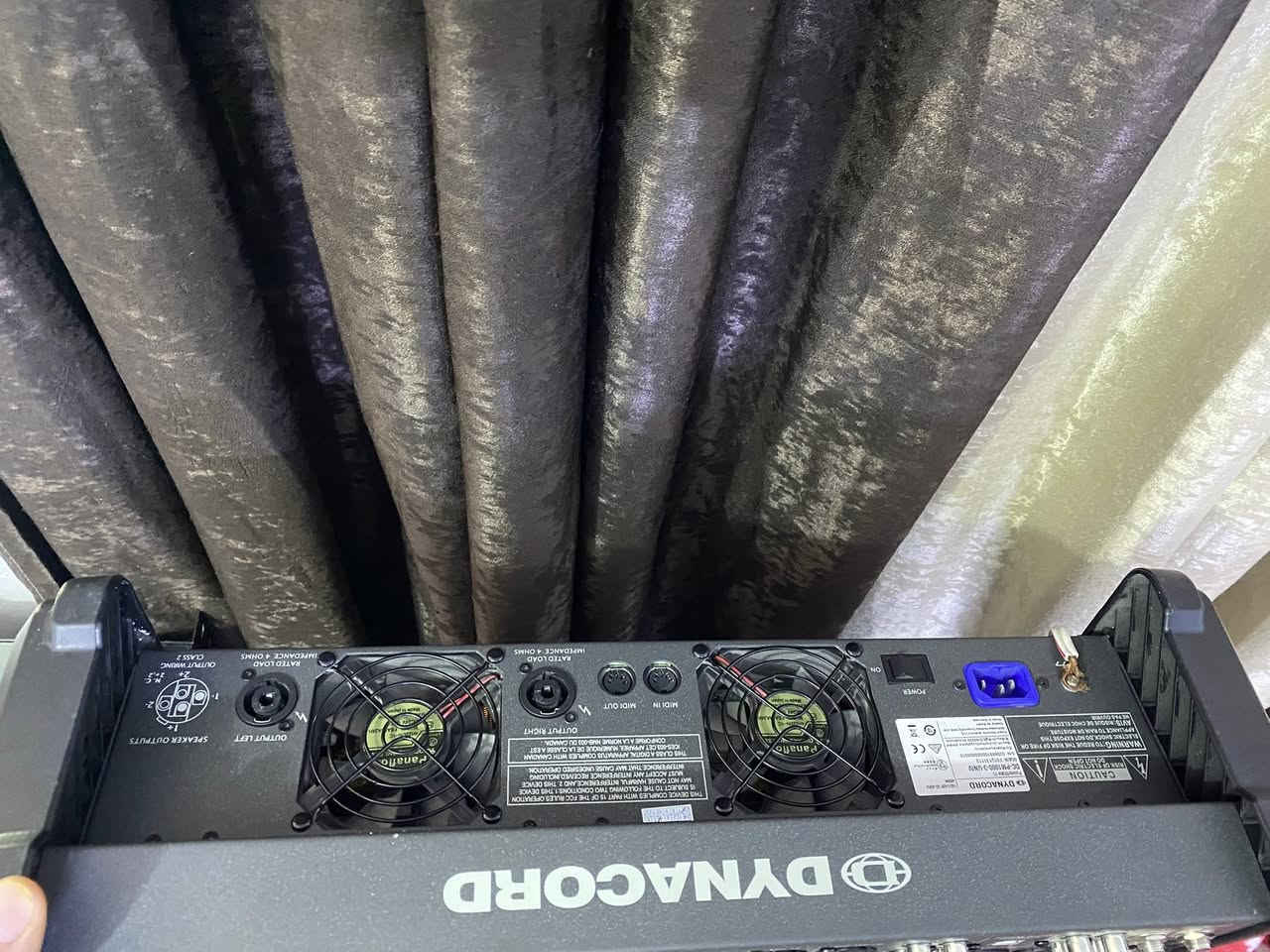 سلام عليكم
اخوان منظومة صوت متكامله 
جهاز  داينكور كوبي امتياز ابو ظمان
سماعات FBT كوبي امتياز سبيكر وليس كهربائي 
رافع قدرة الرياض 
باور يوماها كوبي 7000واط 
ستاندات وايرات كاملات 
الله شاهد الغراض جديدات بمعنا الكلمة ماخذهم بمحرم الفات من معرض حيدر البياتي ومامشتغلات هواي الله شاهد مجالس قليله ينحسبن عل أصابع الله شاهد 
عنوان بغدادمدينة الصدر الجوادر قطاع 71
سعرهم 2مليون
للتواصل ***********
