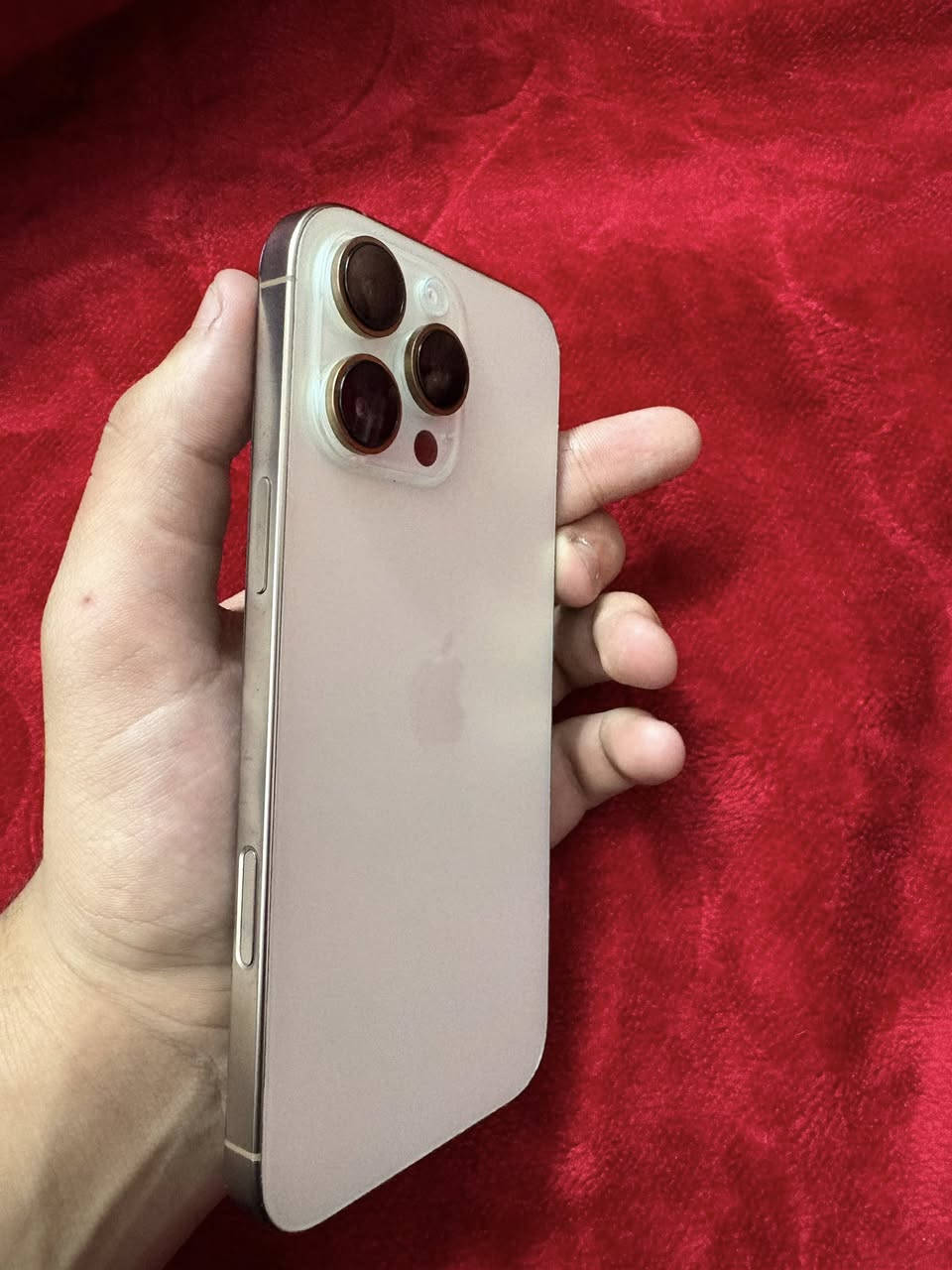 السلام عليكم 
ايفون 16 برو ماكس 
ذاكره 512 بعده داخل الضمان 
مبدل فقط شاشه نوعيه كلش زينه وممتازه 
السعر 950 وبي مجال بسيط
للبيع فقط 
***********
