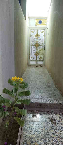 بيت 100م قاط ونص حي الموظفين قريب ع شارع 30 مطلوب اسكان 25
اتصال ***********
