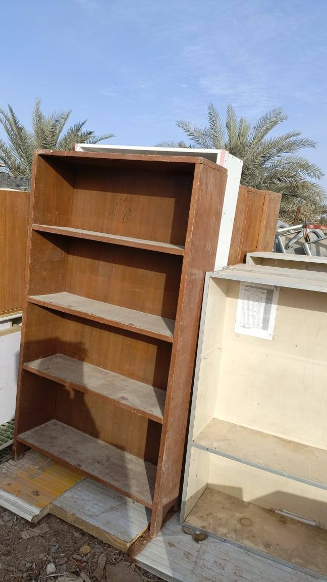 السلام عليكم لوكرات حديد ومعارض خشب ومكاتب خشب وكراسي وجرارت حديد وخشب. المكان. ️ناصريه قرب سجن الاصلاح ساحه رياض مقابيل البنجرجي خالد اهلا وسهلا ❤️.  *********** السعر خاص
