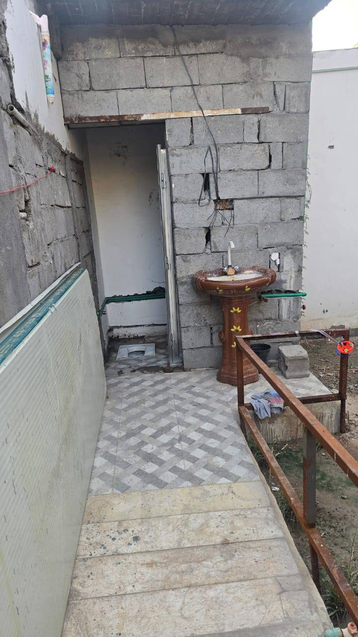 دارسكن طابو مالك صرف زراعي عراقي وكاله مكاتبه ونسخه من الطابو المساحة 200م العنوان بصره أبي الخصيب منطقه ابو كوصره قرب ملعب ضياء حماد يقع على شارع 9متر وجميع الخدمات متوفره ماء كهرباء مدارس جوارين ذهب ابو الخصيب القدامه يتكون بيت 🏠 من 3غرف  ودواني وصاله ومطبخ وصحيات داخليه وخارجيه كراج حديقه بيت نقص تلحيضات سعره 73مليون وبيه مجال الاستفسار اتصل ***********
