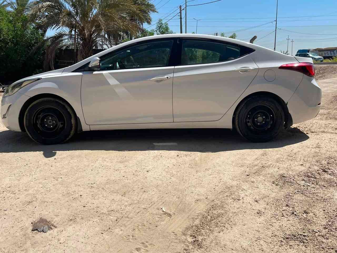 النترا ٢٠١٥ خليجي بيهة جاملغ صبغ بدون دواخل والبنيد وكعت عليه طابوكة وصبغت ربع الايسر منة فقط والسونار موضح كلشي السعر ١١٢ 
***********
