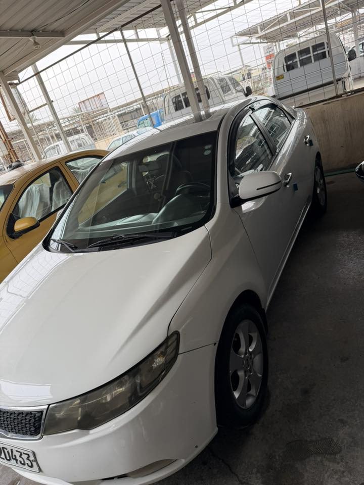 سيراتو للبيع 2011 بسمي بيهة 5 قطع ابيع حزام سعر 82 وبيهة مجال *********** عنوان بغداد الوسفيه
