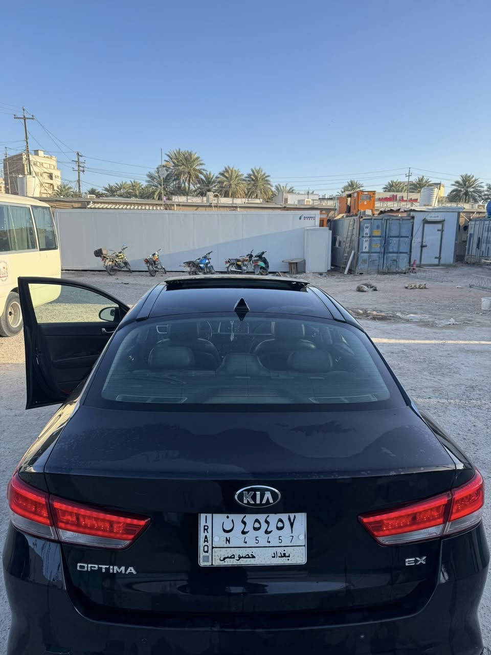 السلام عليكم ..
اوبتيما موديل 2016 للبيع 
فول مواصفات سونار موجود 
قطعتين حادثها 
كشرها نظيف السيارة نظيفه من الداخل 
فقط الشراي يتصل 
مكان السيارة في كربلاء رقمها بغداد 
السعر 120  ورقه وبيها مجال 
التواصل ***********

