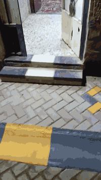 بيت للبيع 110متر طابقين قطاع 31 مقابل جامع الحكمة الإتصال ***********
