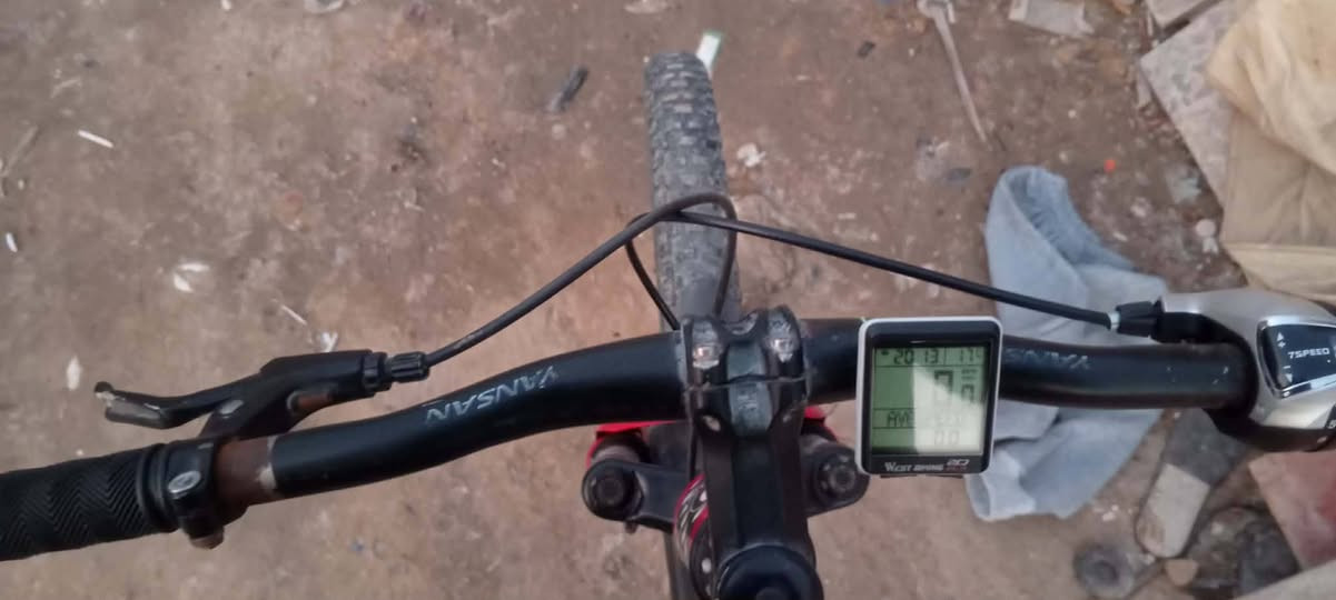 بايسكل امريكي باب اول نوع جبلي ممتاز جدا 
اغلب اغراضه بدلتها جديد و كامل ينقصة فقط ستان وقوف
و البريك ياباني اصلي نوع دسك مو مخدات
النظافة موضحة بالصور نظافة جيدة جدا 90٪ بغداد, العراق


**إذا كنت صاحب هذا الإعلان وتريد حذفه لأي سبب، رجاءا أرسل رسالة إلى الدعم الفني**