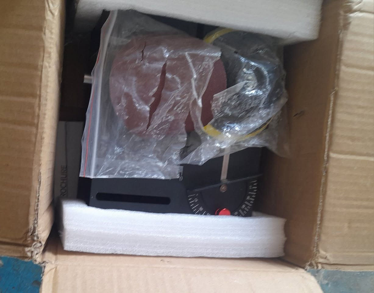 مساء الخير على الجميع اخوان عندي غراض نجارة للبيع اسئل وجاوبك  بغداد شرطة الخامسة بدوانم ٣على ١٠ هذا رقمي ***********
