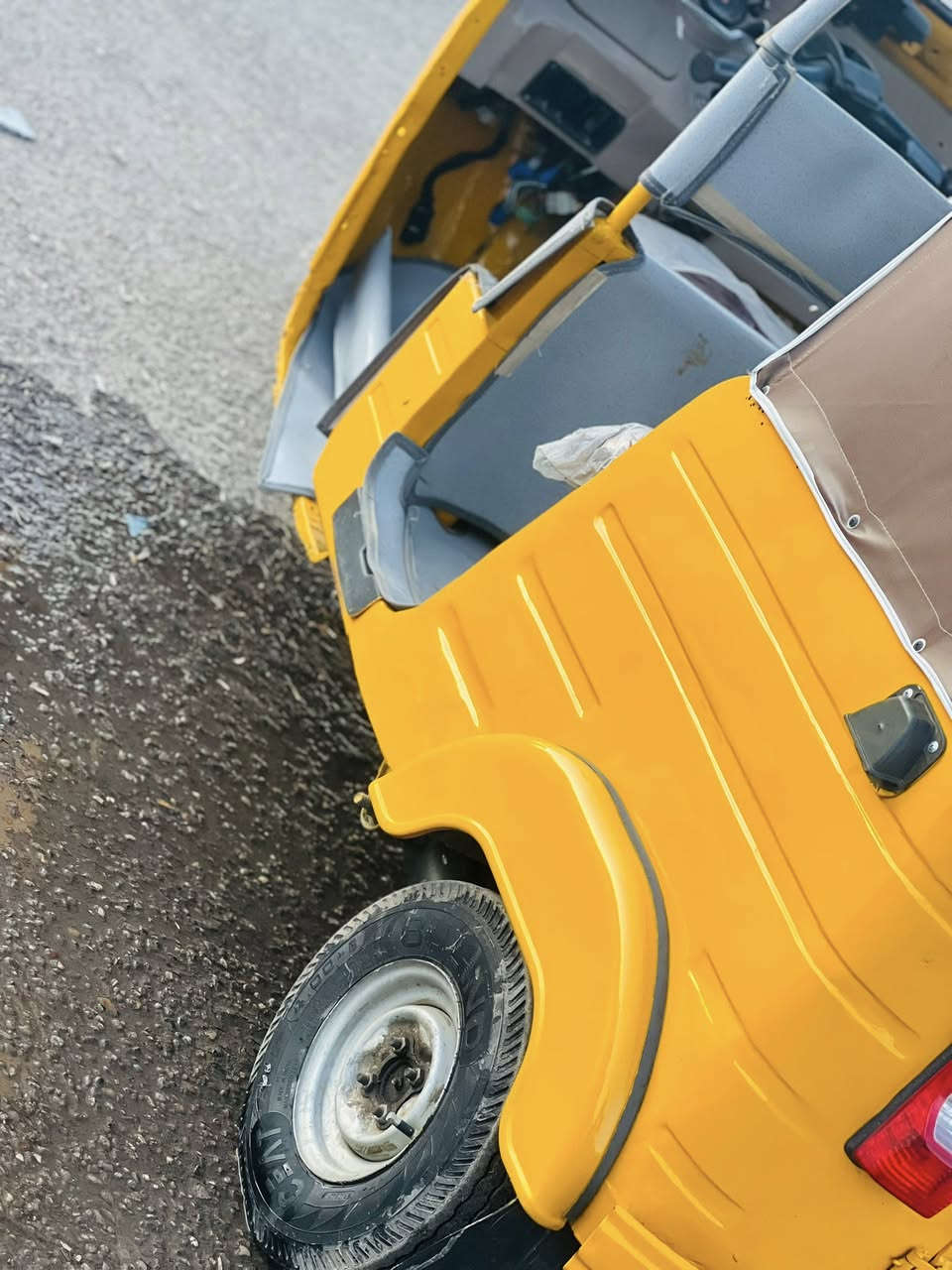 سلام عليكم تكتك للبيع موديل 19 شهر 12 مصبوغه كله مكينه خير من الله لا تنقص ولا تبخر سعره 5000 وبيه مجال مكاني بغداد مدينت صدر رقمي ***********
