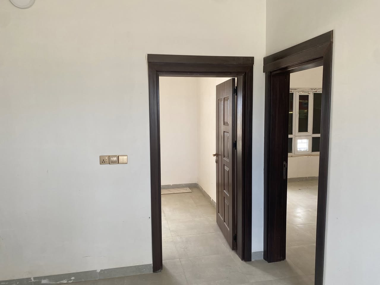 بيت للايجار بل تصنيع مطلوب عائله صغيره وتخافظ عل بيت   السعر ٢٠٠ الف
***********
